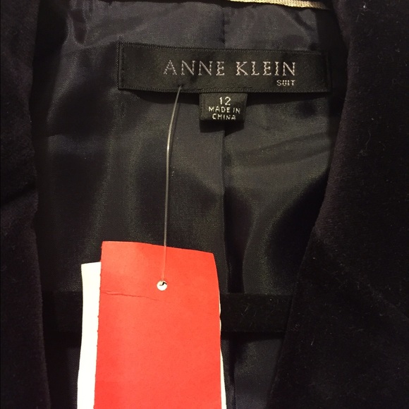 Dark purple velvet blazer. - Picture 3 of 4